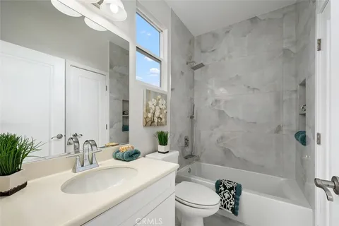 $2,488,000 | 5701 Kiyot Way, Unit 13, Playa Vista, CA 90094