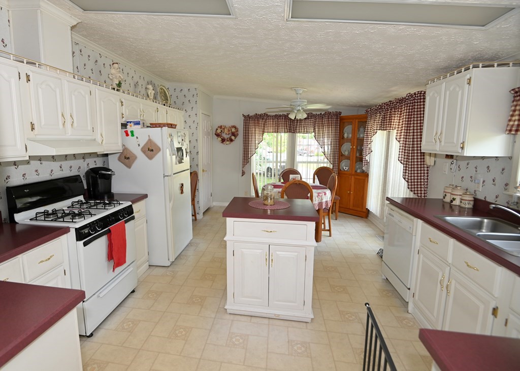 43 Longboat Road Wareham, MA 02576 - Photo 8 of 24 Gallery Image 8