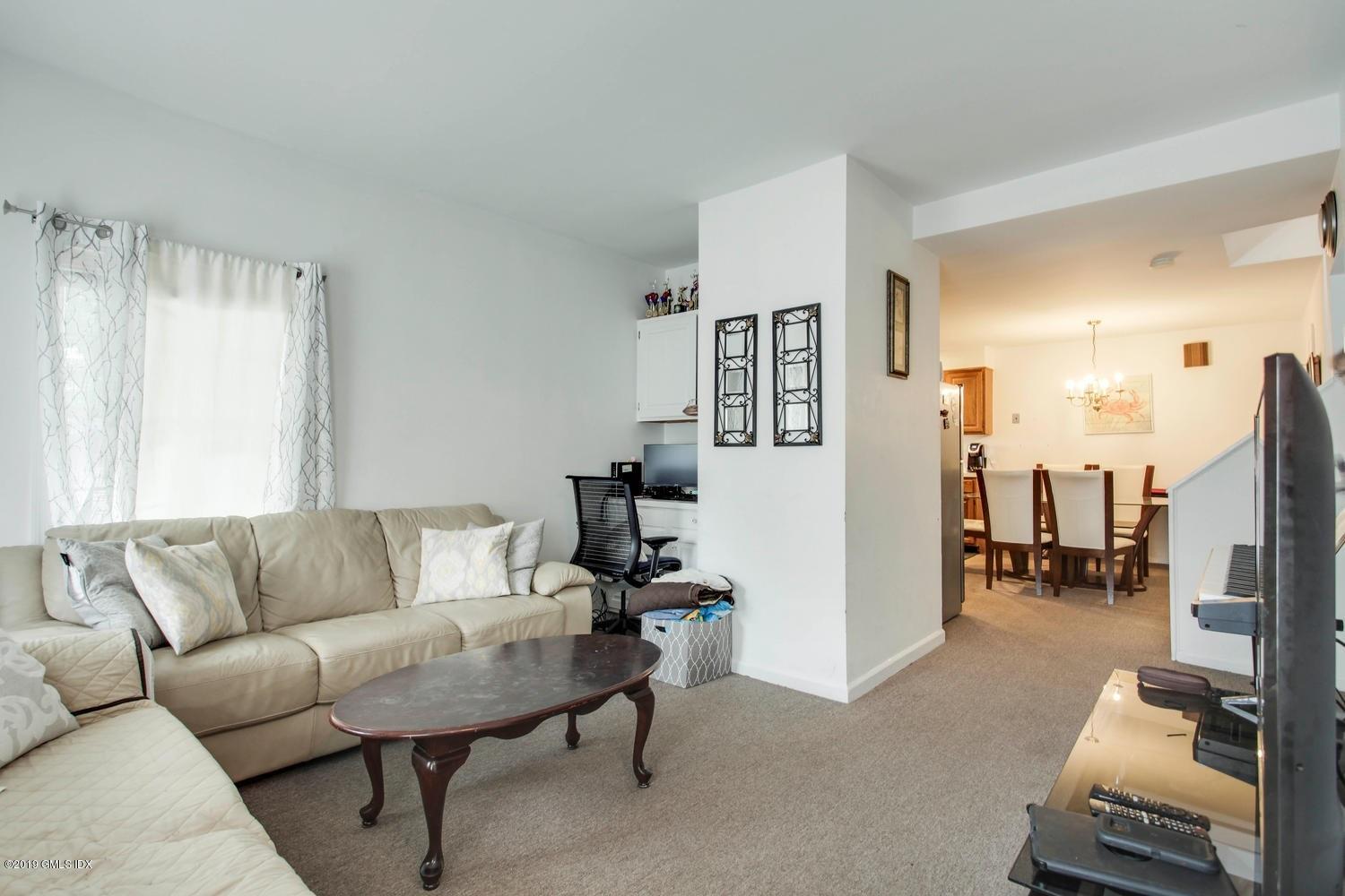 1033 East Putnam Avenue Riverside, CT 06878 - Photo 5 of 14 1033 E Putnam Ave Riverside CT-large-005