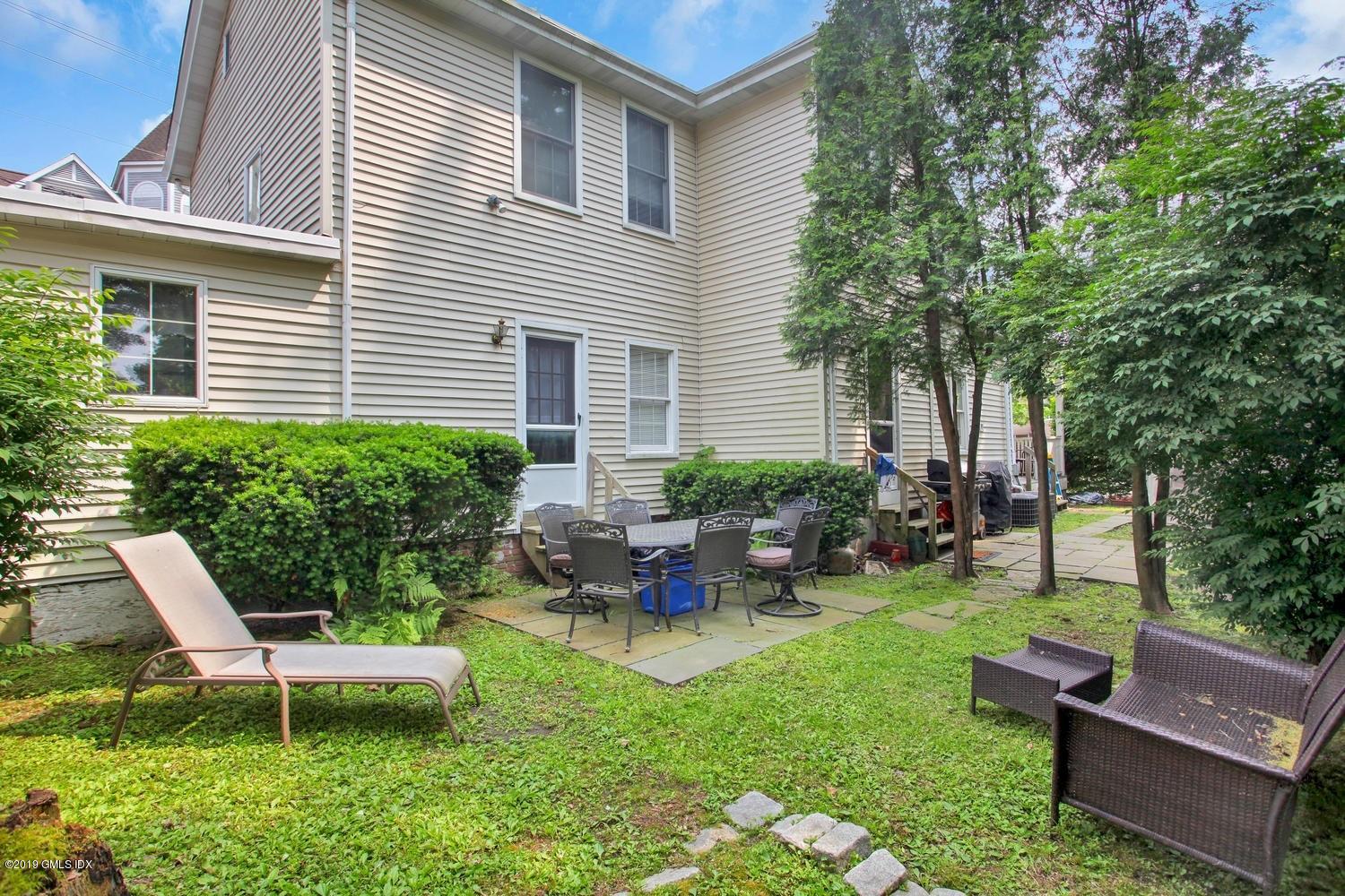 1033 East Putnam Avenue Riverside, CT 06878 - Photo 10 of 14 1033 E Putnam Ave Riverside CT-large-016