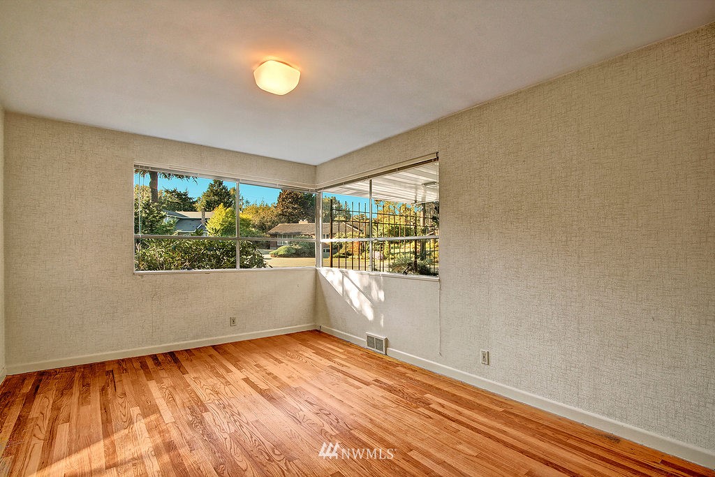 5730 Coniston Road Northeast Seattle, WA 98105 - Photo 11 of 16 Gallery Image 11
