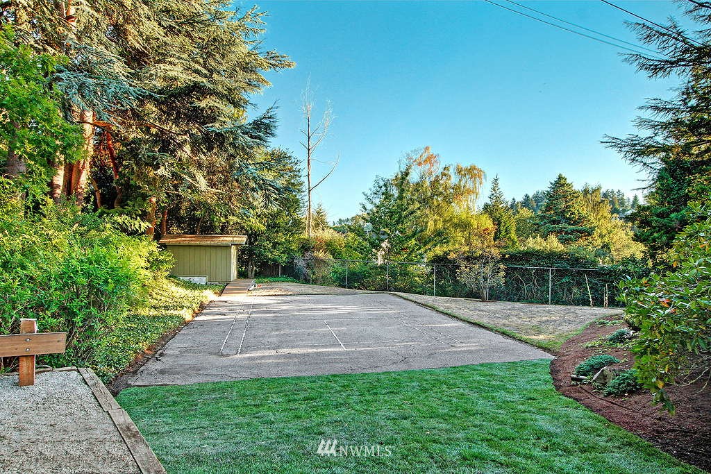 5730 Coniston Road Northeast Seattle, WA 98105 - Photo 15 of 16 Gallery Image 15