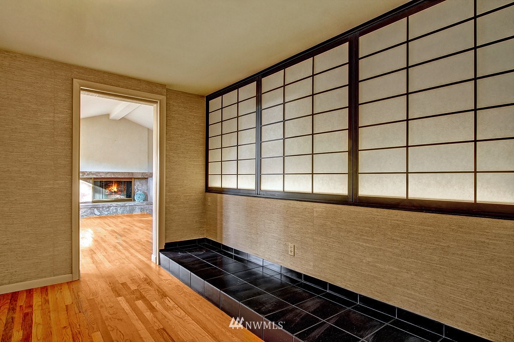 5730 Coniston Road Northeast Seattle, WA 98105 - Photo 3 of 16 Gallery Image 3
