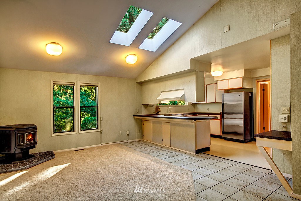 5730 Coniston Road Northeast Seattle, WA 98105 - Photo 6 of 16 Gallery Image 6