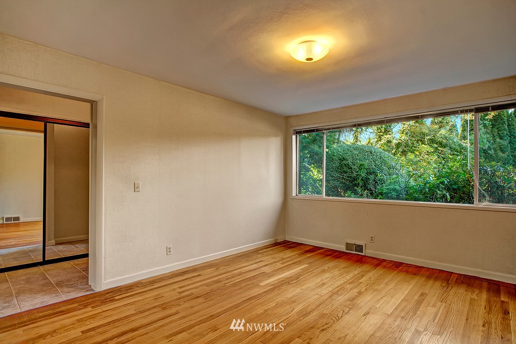 5730 Coniston Road Northeast Seattle, WA 98105 - Photo 9 of 16 Gallery Image 9