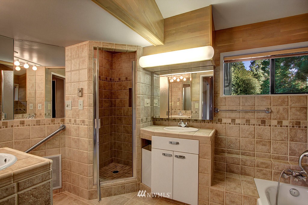 5730 Coniston Road Northeast Seattle, WA 98105 - Photo 10 of 16 Gallery Image 10