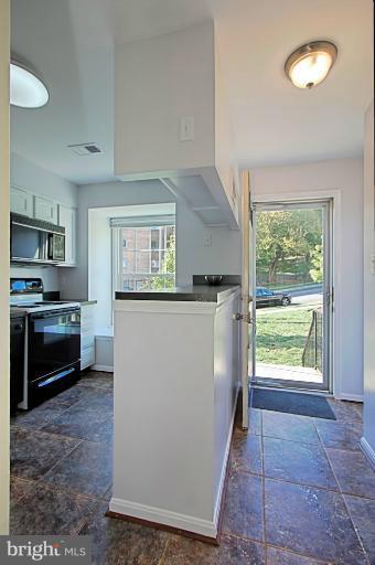 4935 7th Road South, Unit 4935 Arlington, VA 22204 - Photo 19 of 29 Kitchen