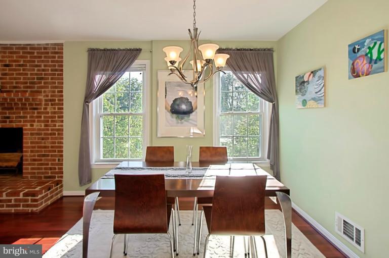 4935 7th Road South, Unit 4935 Arlington, VA 22204 - Photo 25 of 29 Dining Room