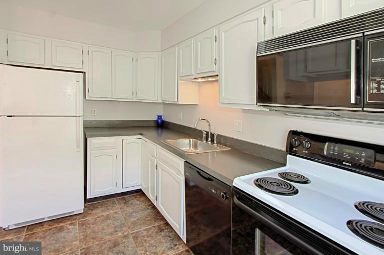 4935 7th Road South, Unit 4935 Arlington, VA 22204 - Photo 26 of 29 Kitchen