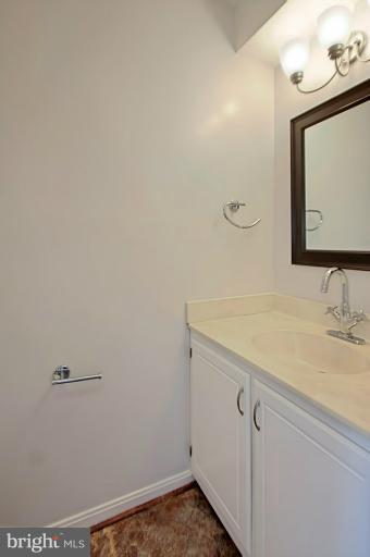 4935 7th Road South, Unit 4935 Arlington, VA 22204 - Photo 29 of 29 Bath