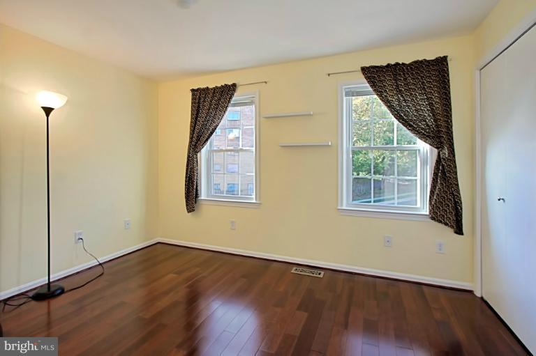 4935 7th Road South, Unit 4935 Arlington, VA 22204 - Photo 4 of 29 Bedroom