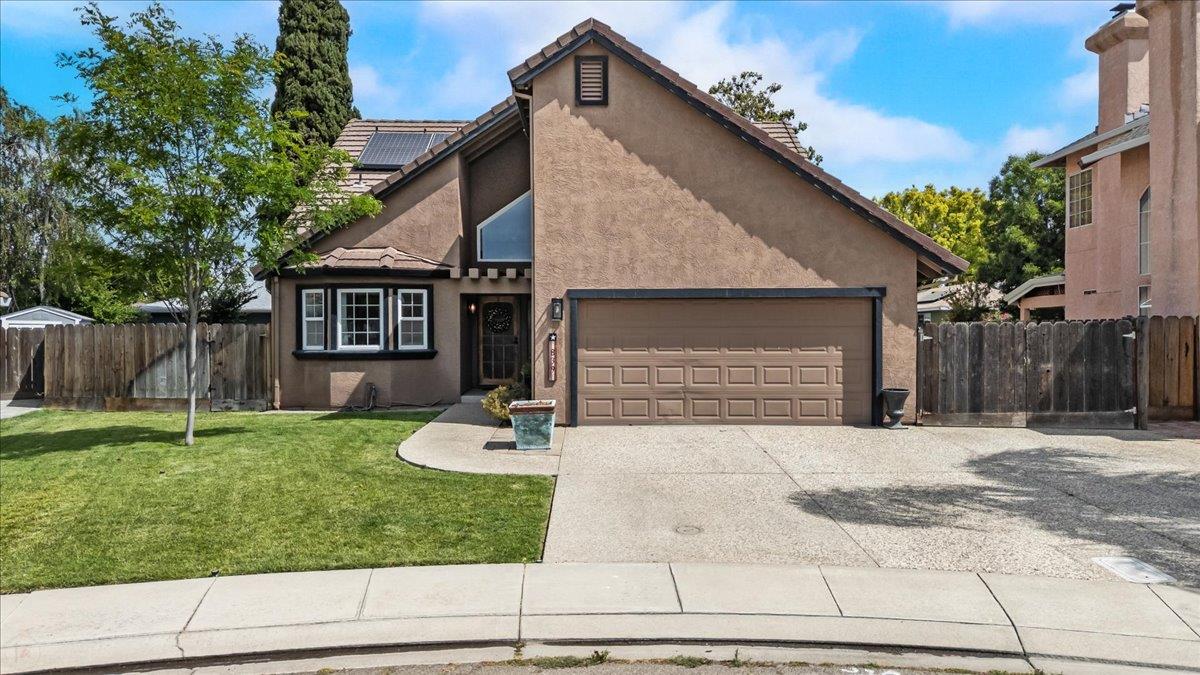 839 Cobblestone Court Ripon, CA 95366 - Photo 1 of 1 a front view of a house with garden