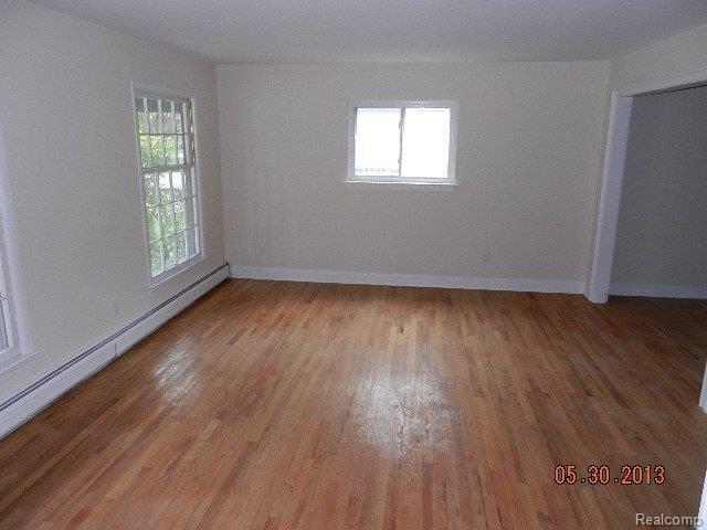 29741 Rambling Road Southfield, MI 48076 - Photo 4 of 25 DSCN0871.JPG