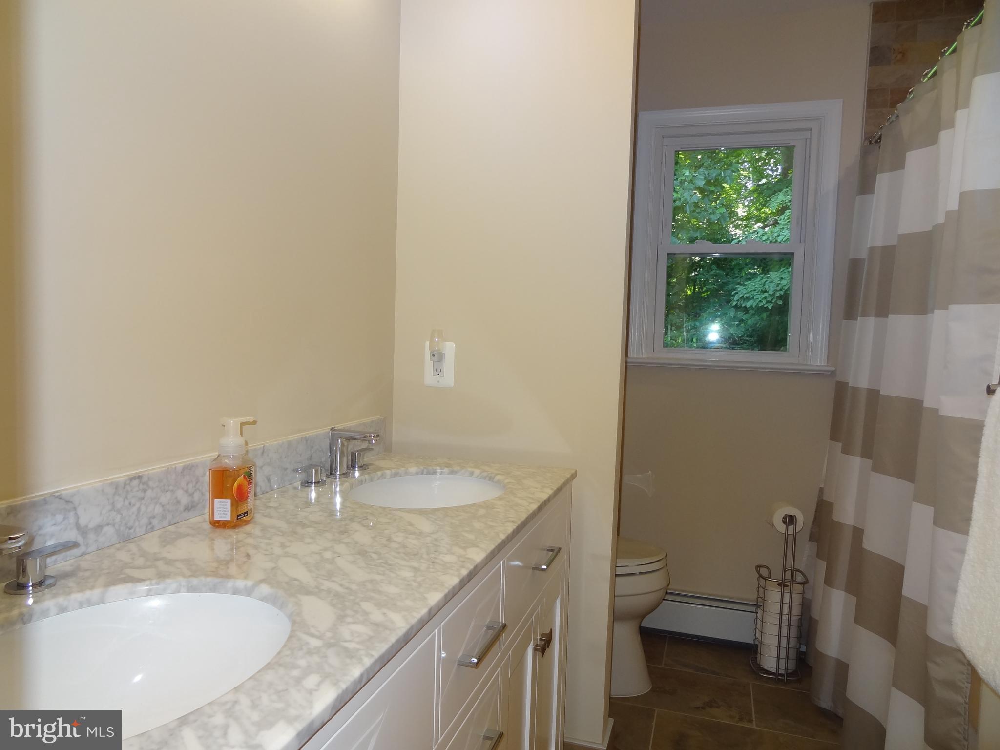 11948 Chapel Road Clifton, VA 20124 - Photo 14 of 25 Bath