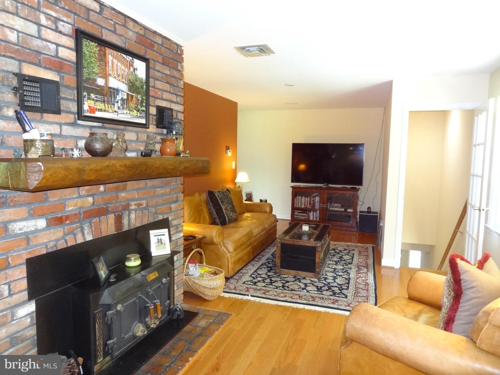 11948 Chapel Road Clifton, VA 20124 - Photo 10 of 25 Living Room