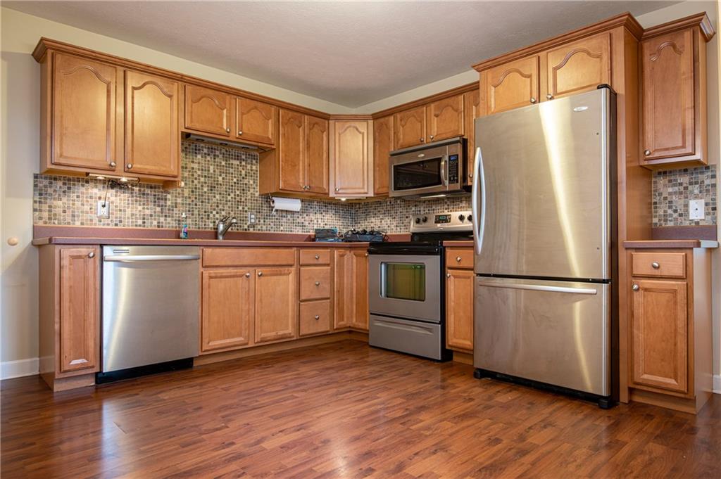 2634 Lake Road Clark, PA 16150 - Photo 6 of 25 Updated eat-in kitchen with appliance package.