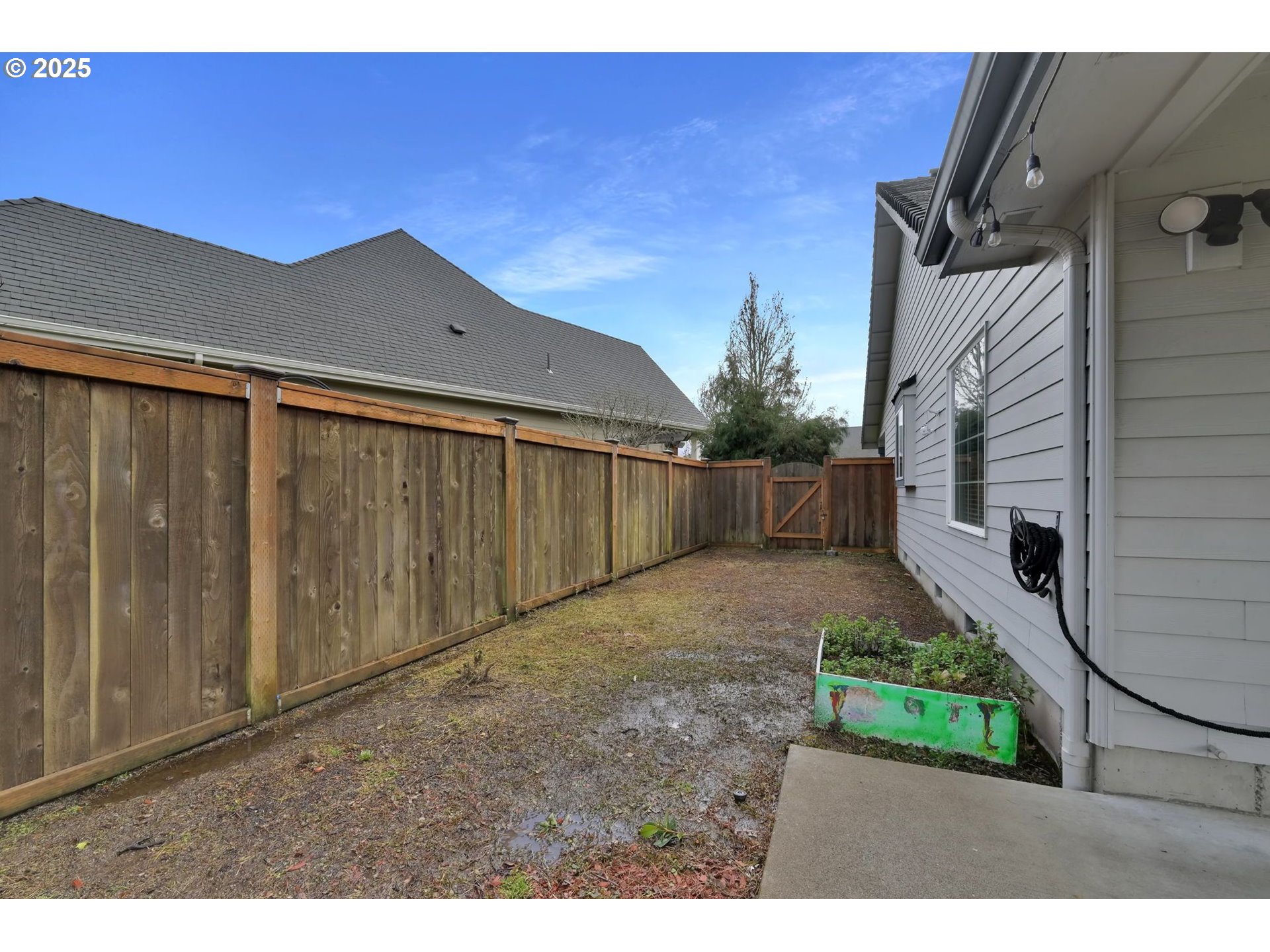 832 Mint Meadow Way Springfield, OR 97477 - Photo 27 of 31 a backyard of a house