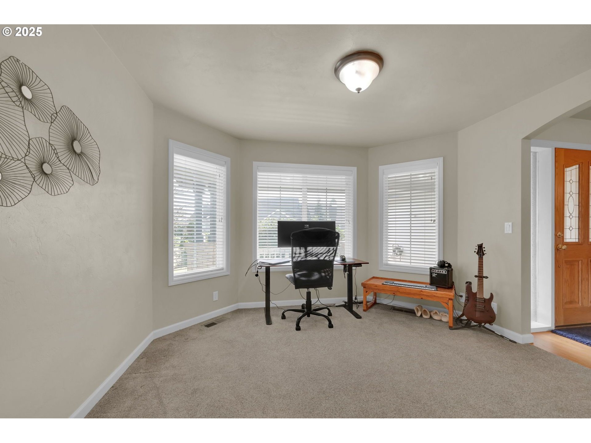832 Mint Meadow Way Springfield, OR 97477 - Photo 4 of 31 a living room with furniture and a window