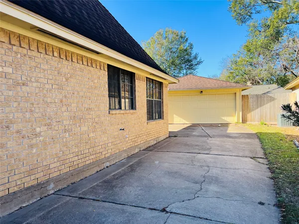 $2,100 | 14734 Charlmont Drive, Houston, TX 77083