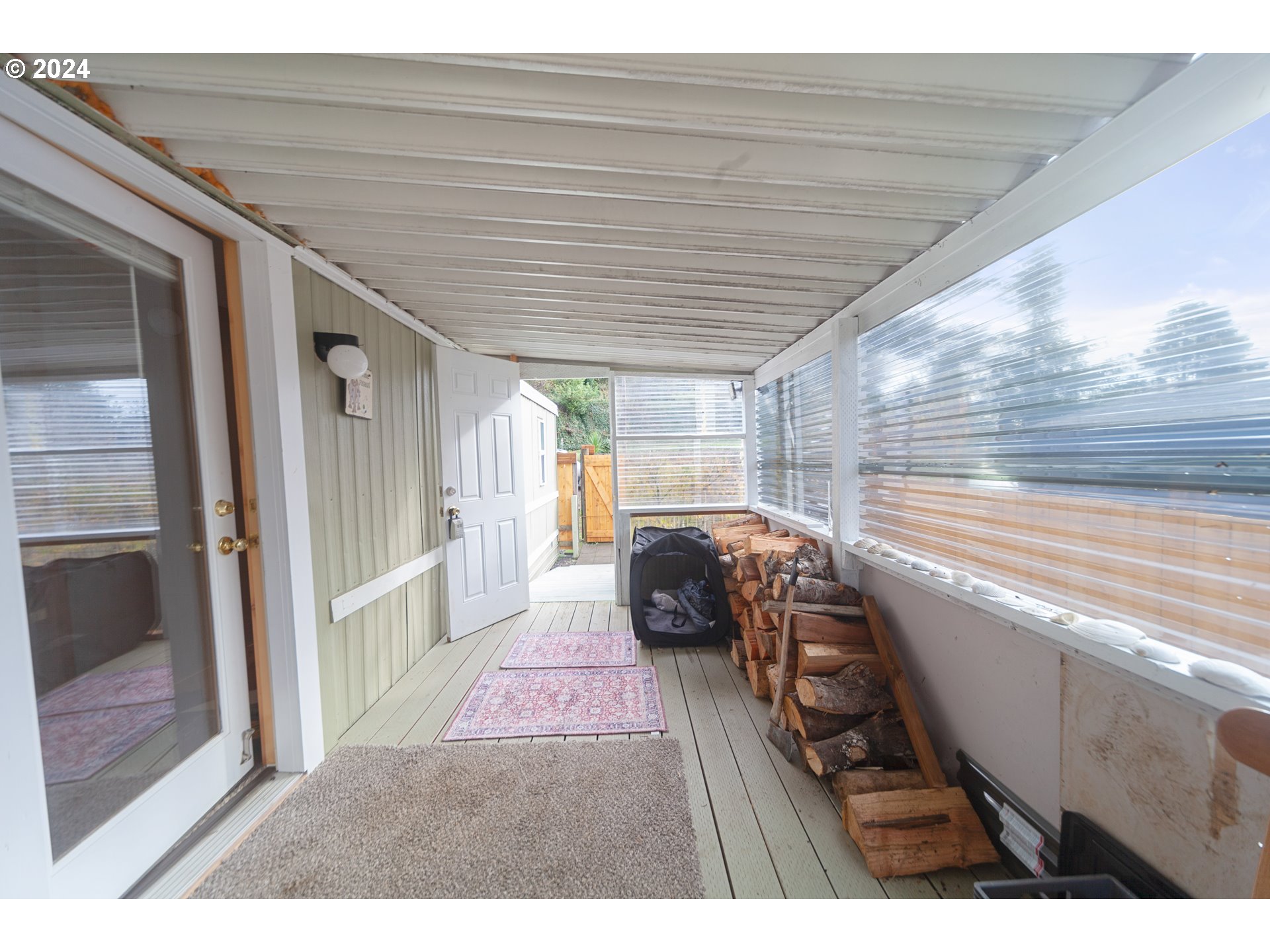 66642 East Bay Road, Unit 75 North Bend, OR 97459 - Photo 24 of 32 Porch, Screened in