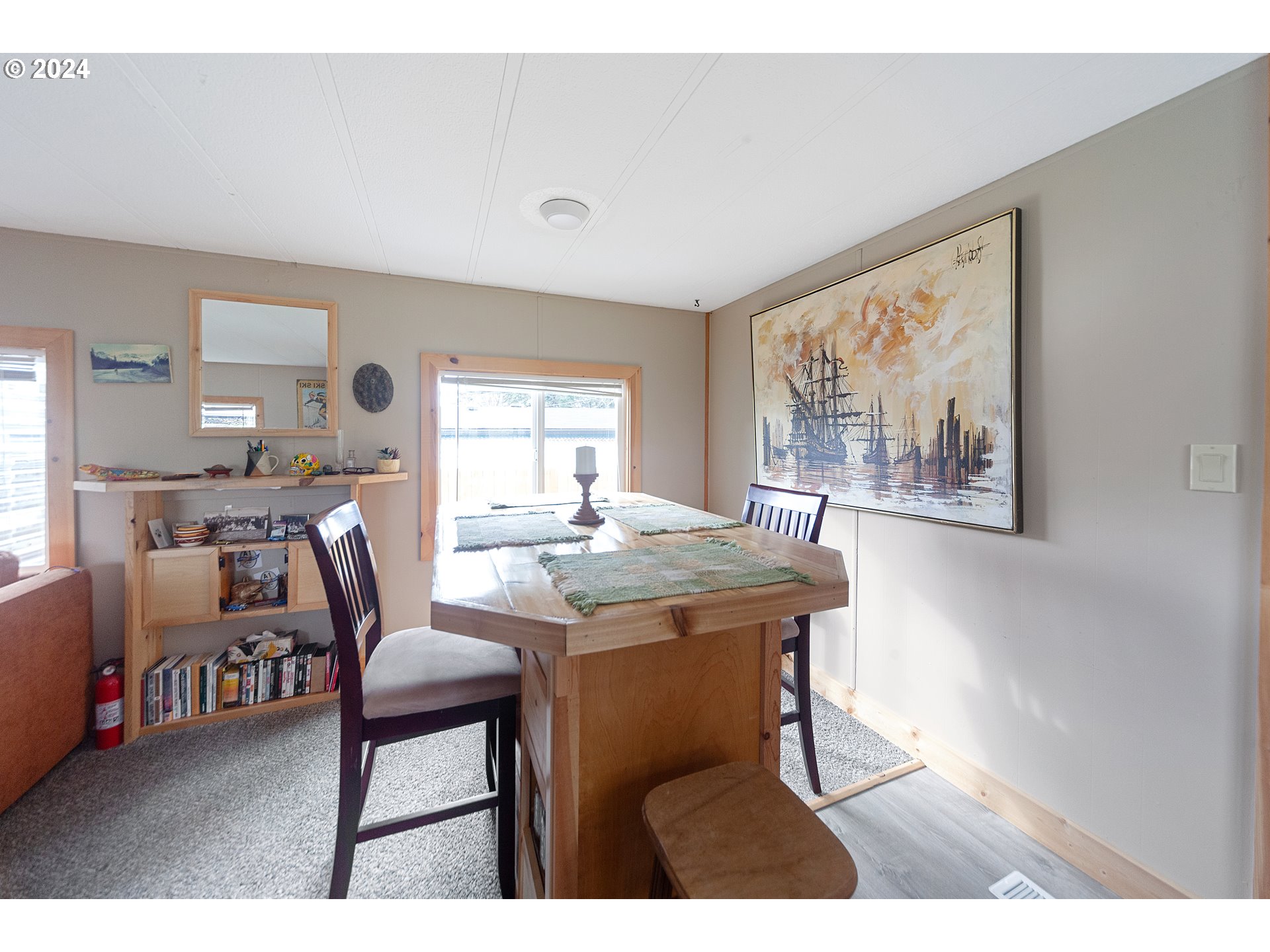 66642 East Bay Road, Unit 75 North Bend, OR 97459 - Photo 6 of 32 Dining Area