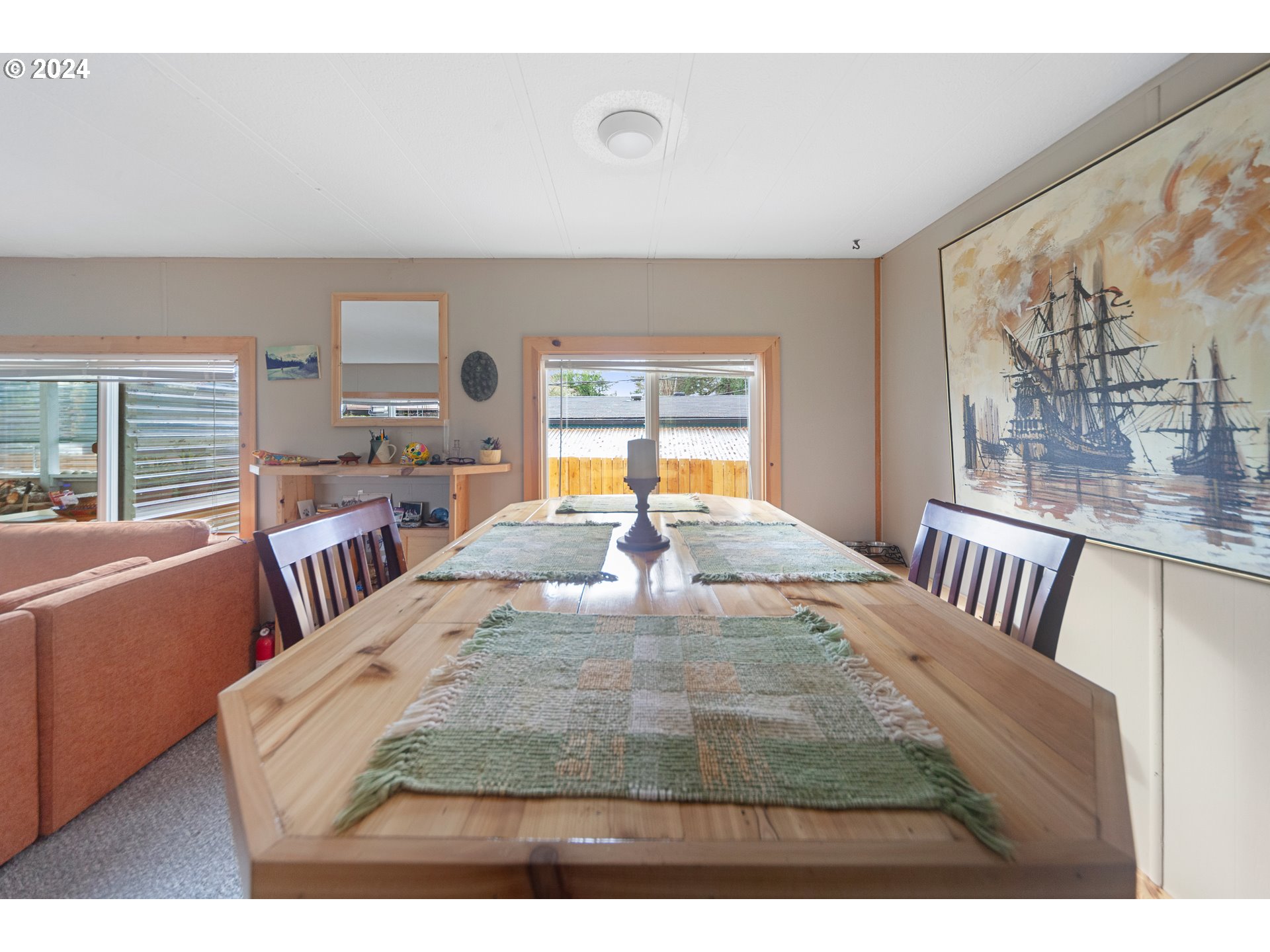 66642 East Bay Road, Unit 75 North Bend, OR 97459 - Photo 7 of 32 Dining Area