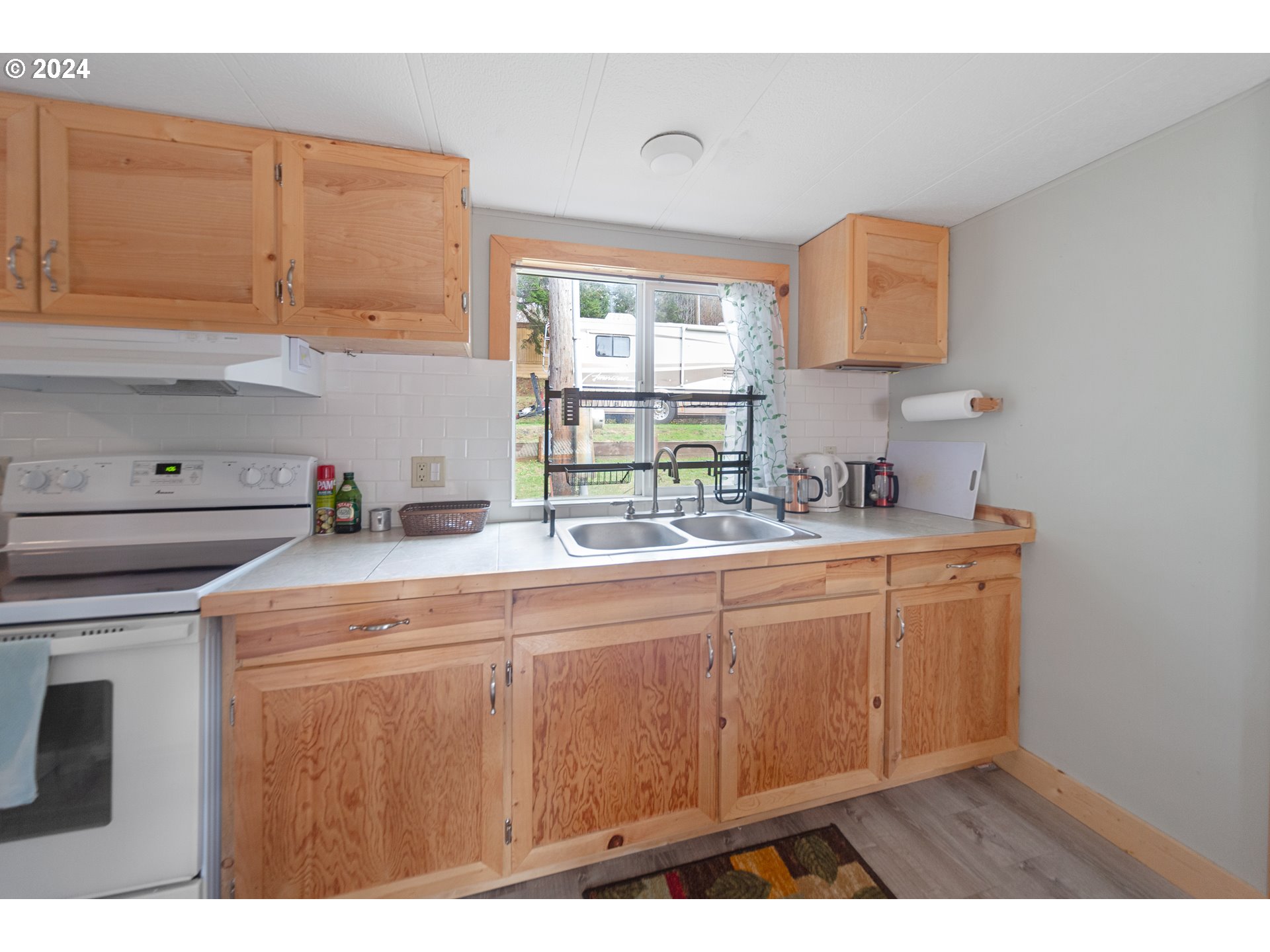 66642 East Bay Road, Unit 75 North Bend, OR 97459 - Photo 8 of 32 Kitchen