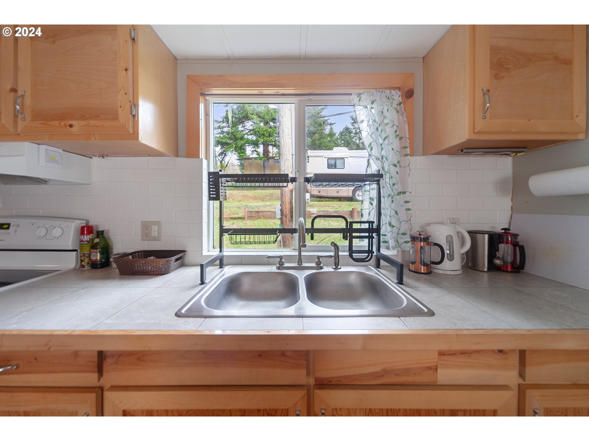 66642 East Bay Road, Unit 75 North Bend, OR 97459 - Photo 9 of 32 Kitchen