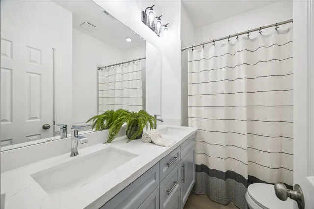 $650,000 | 3303 Vista Lake Drive, Sugar Land, TX 77478