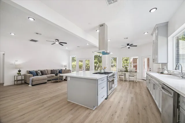 $650,000 | 3303 Vista Lake Drive, Sugar Land, TX 77478