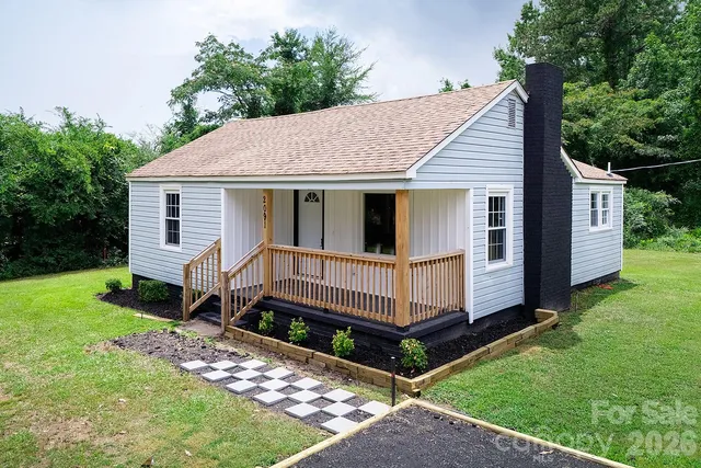 $300,000 | 2091 Catawba River Road, Fort Lawn, SC 29714