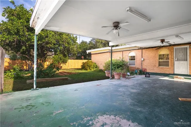 a view of a house with porch and garden