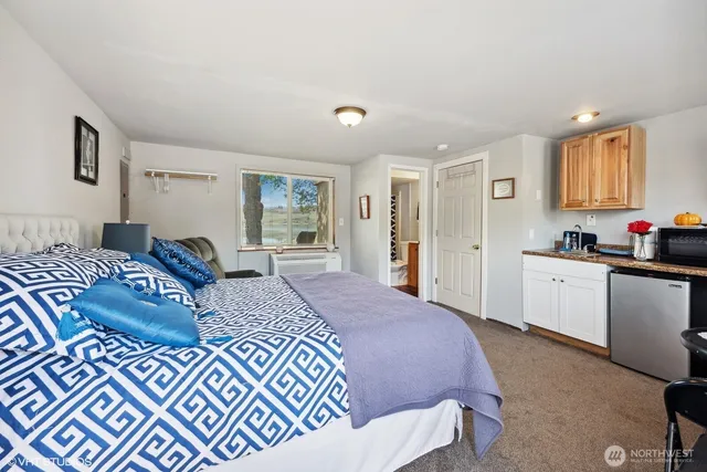 $1,300,000 | 21058 Highway 17, Soap Lake, WA 98851