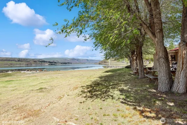 $1,300,000 | 21058 Highway 17, Soap Lake, WA 98851