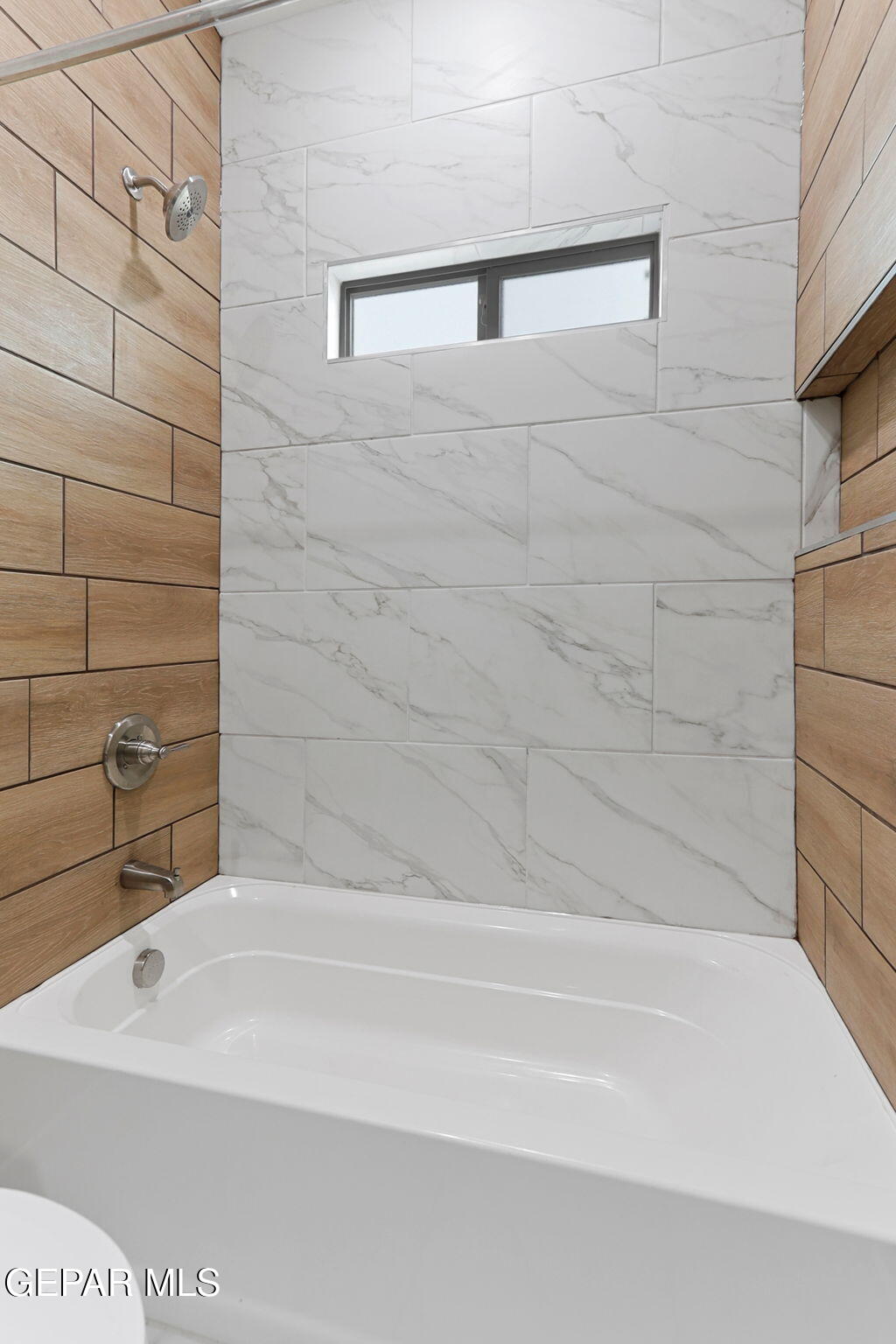 609 Espa Court Vinton, TX 79821 - Photo 11 of 19 a bathroom with a bathtub