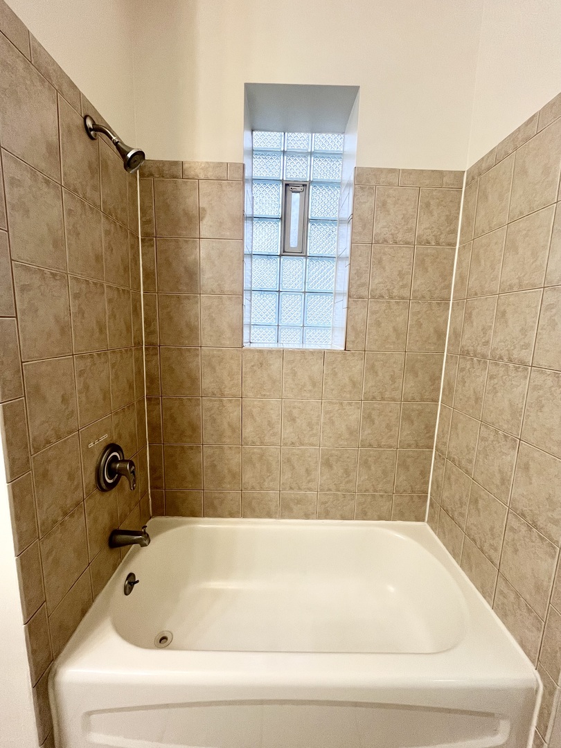 3227 South Carpenter Street, Unit 1M Chicago, IL 60608 - Photo 6 of 14 a bathroom with a bathtub