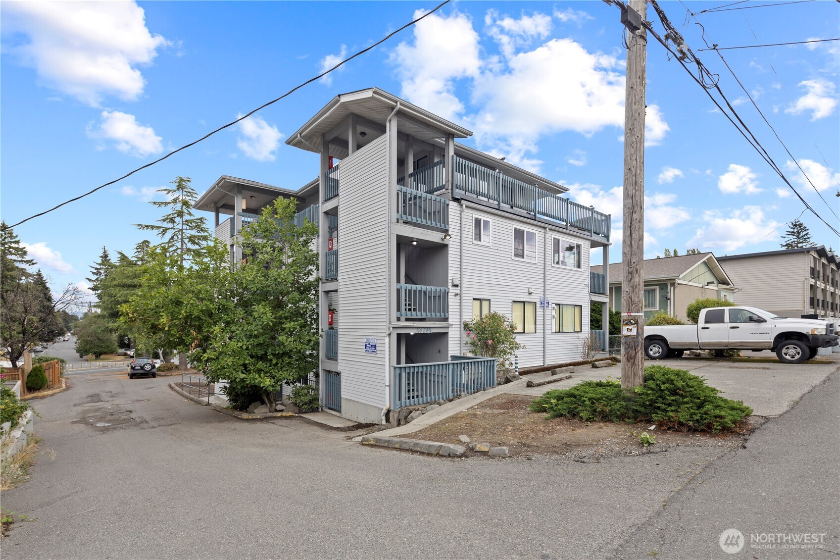 13204 12th Avenue Southwest Burien, WA 98146 - Photo 1 of 37 Gallery Image 1