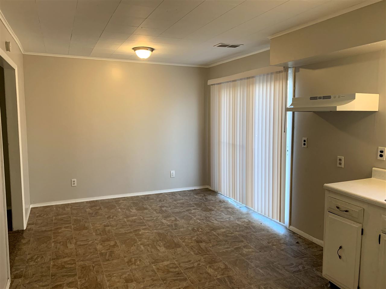 6190 North Bray Road Flint, MI 48505 - Photo 4 of 9 50030268-3.JPG