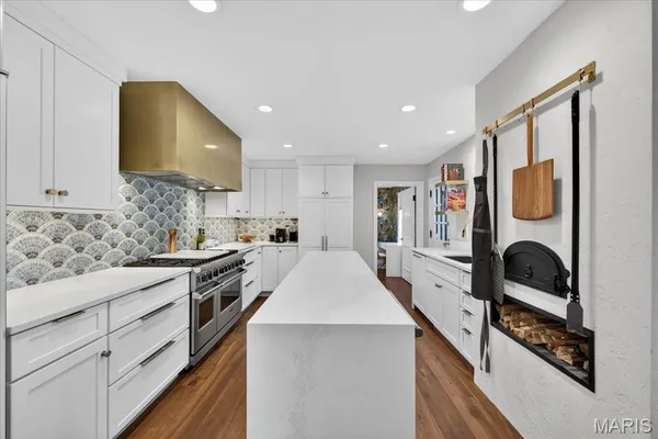 $1,299,000 | 10 Vouga Lane, St. Louis, MO 63131