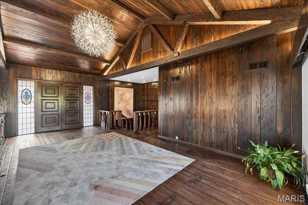 $1,299,000 | 10 Vouga Lane, St. Louis, MO 63131