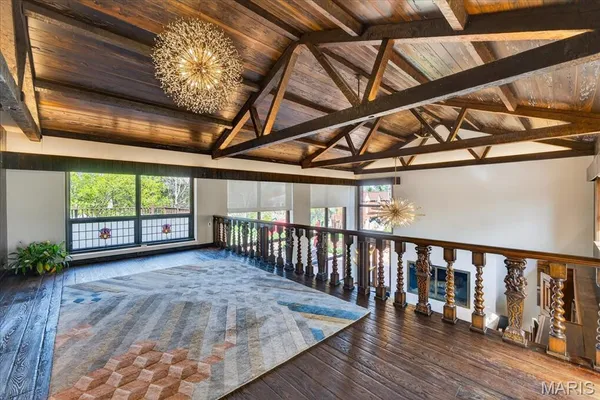 $1,299,000 | 10 Vouga Lane, St. Louis, MO 63131