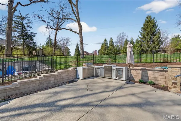 $1,299,000 | 10 Vouga Lane, St. Louis, MO 63131
