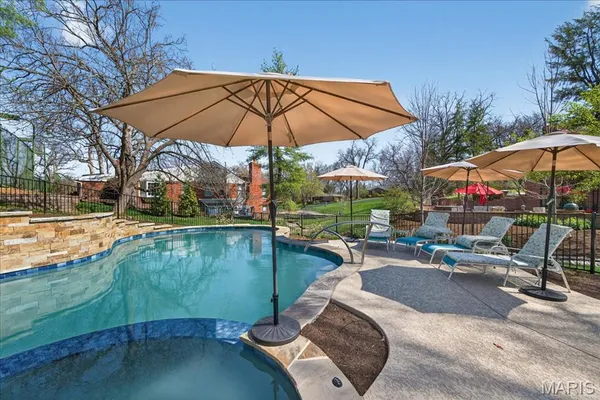 $1,299,000 | 10 Vouga Lane, St. Louis, MO 63131