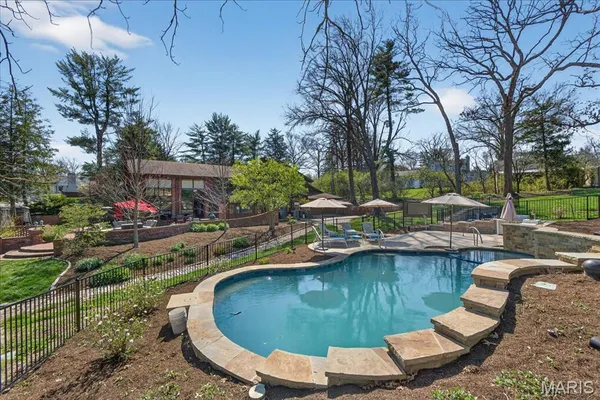 $1,299,000 | 10 Vouga Lane, St. Louis, MO 63131