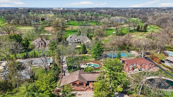 $1,299,000 | 10 Vouga Lane, St. Louis, MO 63131