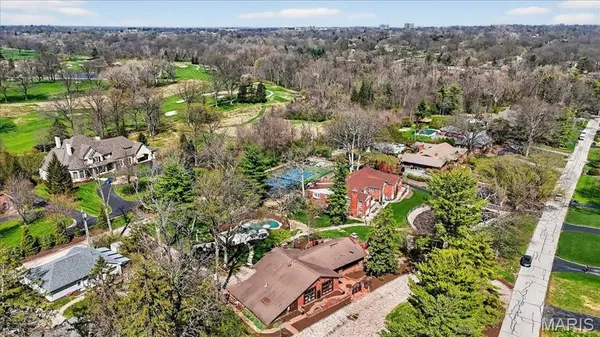 $1,299,000 | 10 Vouga Lane, St. Louis, MO 63131