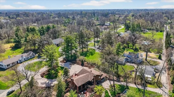 $1,299,000 | 10 Vouga Lane, St. Louis, MO 63131