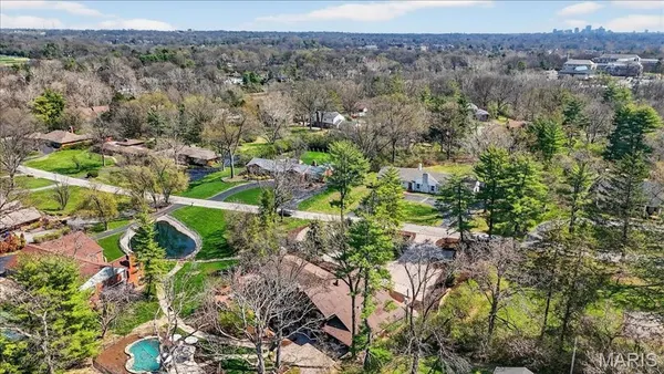 $1,299,000 | 10 Vouga Lane, St. Louis, MO 63131