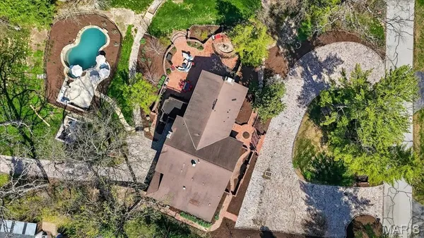 $1,299,000 | 10 Vouga Lane, St. Louis, MO 63131