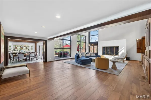 $1,299,000 | 10 Vouga Lane, St. Louis, MO 63131